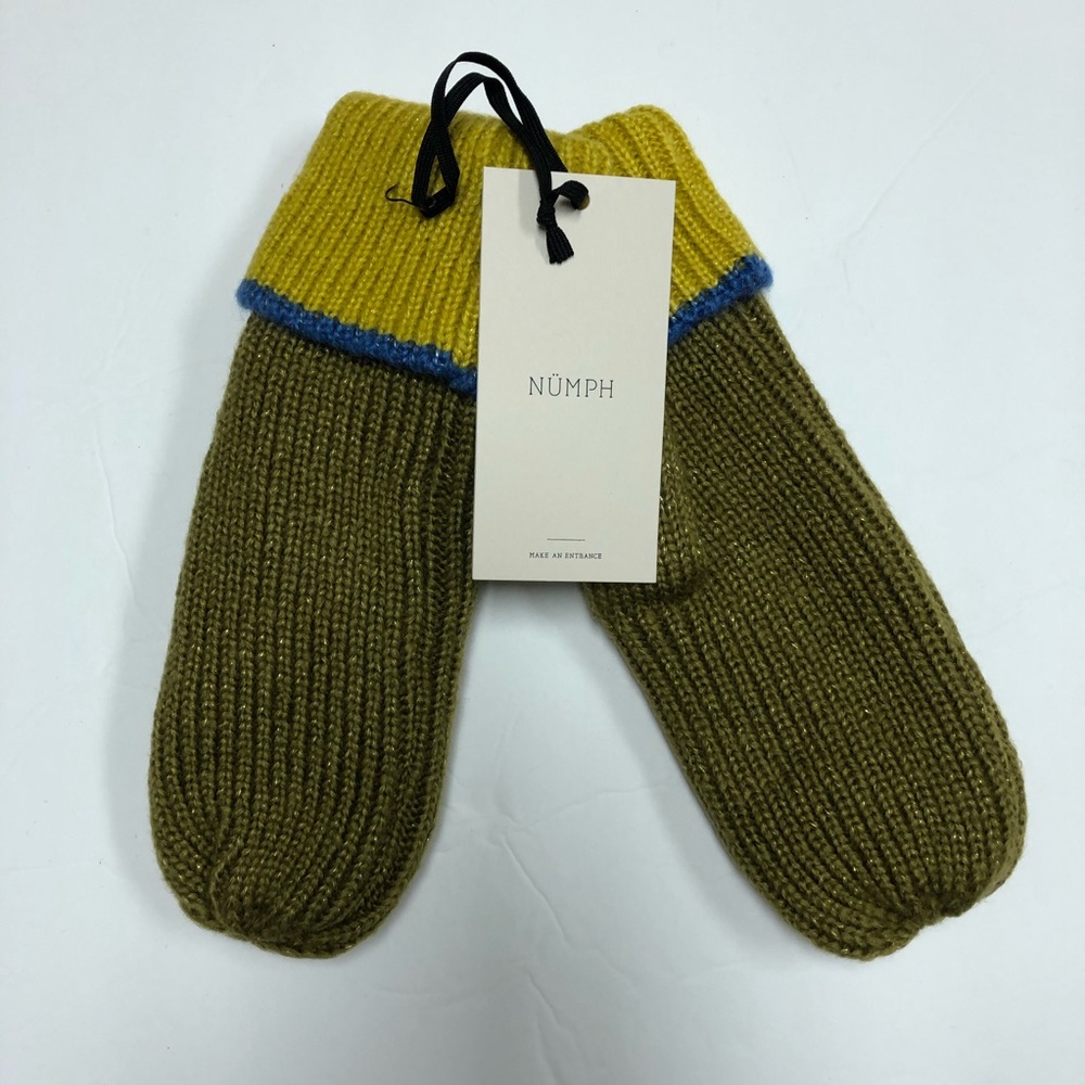 *** LAST ONE!! NWT Numph Numaleah Mittens